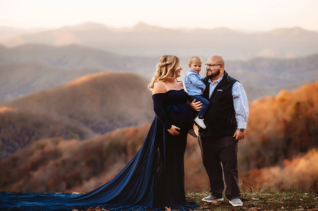 Family poses for Maternity Photos. 