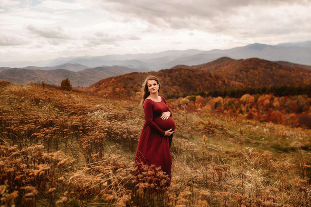 Expectant Mother Poses for Portraits on the Blue Ridge Parkway near Asheville